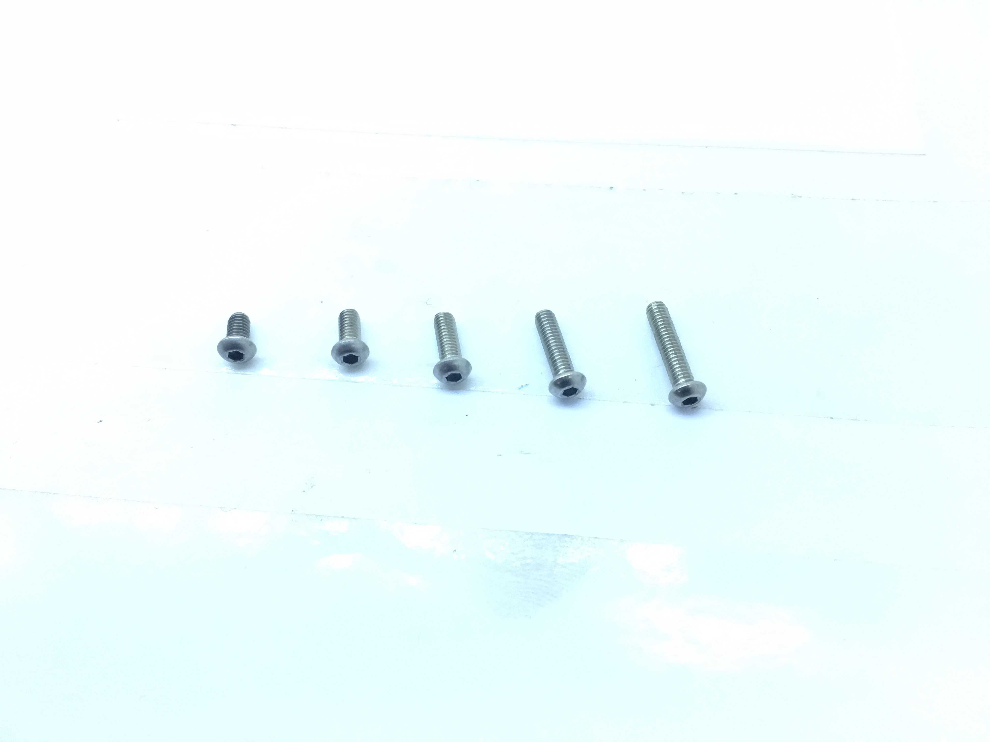2.6X5 チタンヘックスボタンビス(6本入)