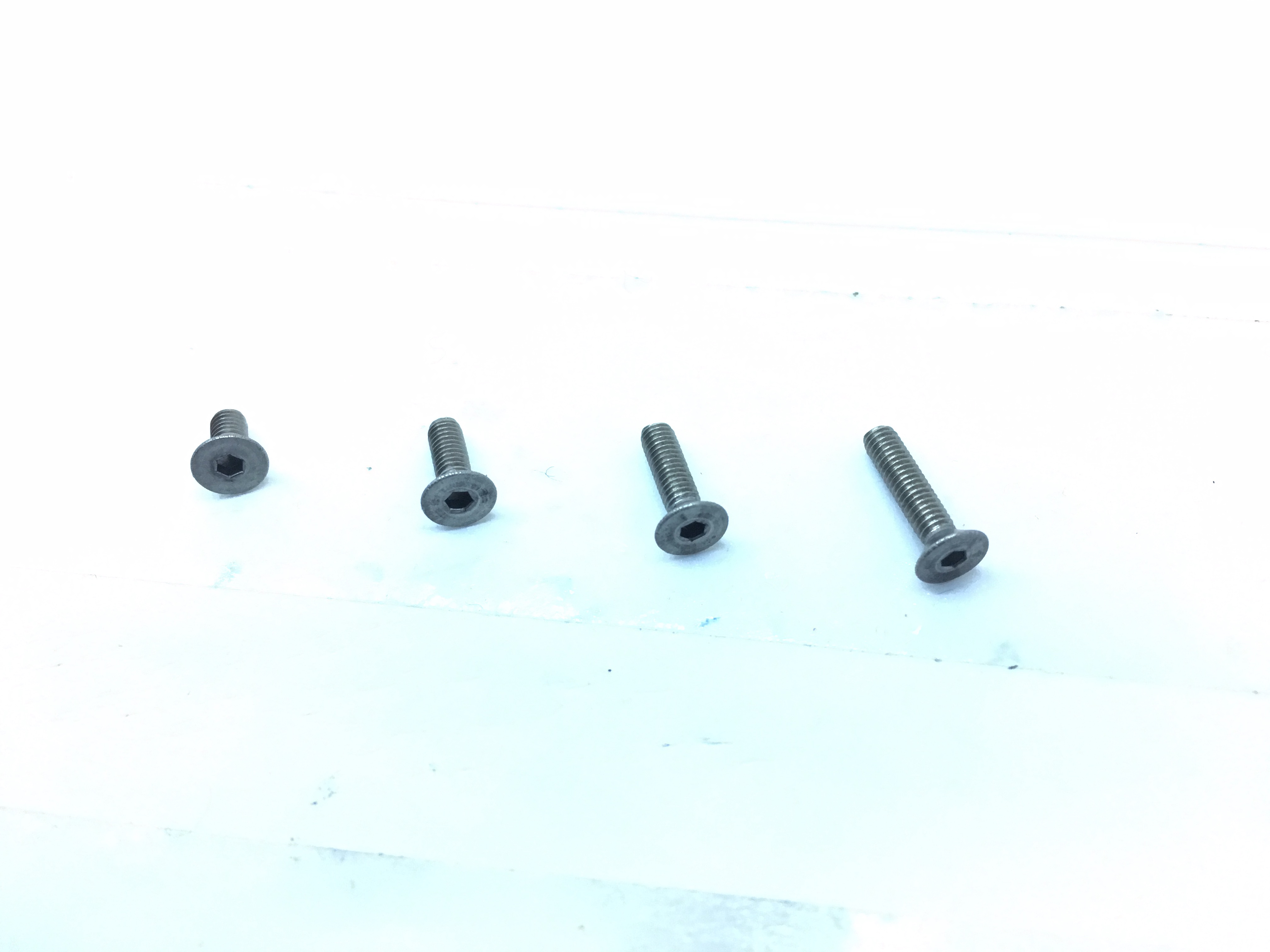 2.6X6 Titanium Hex Socket Countersunk Screw (6 pcs.)
