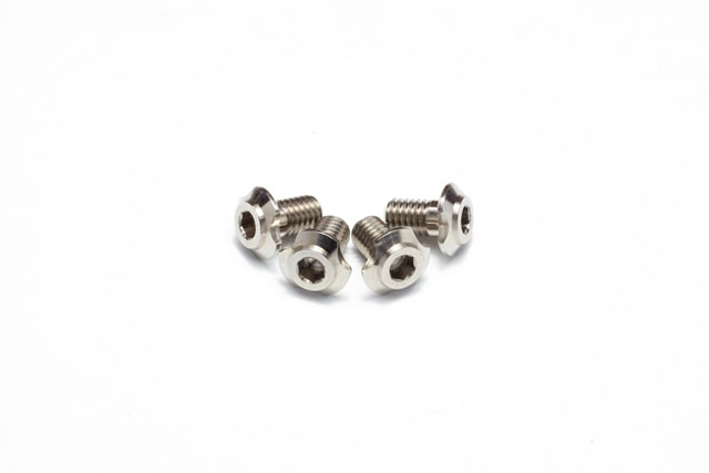 チタン切削ロープロヘッドヘックススクリューＭ3×5 (4pcs) 　64 titanium machined low profile head screw M3 x 5 (4pcs)