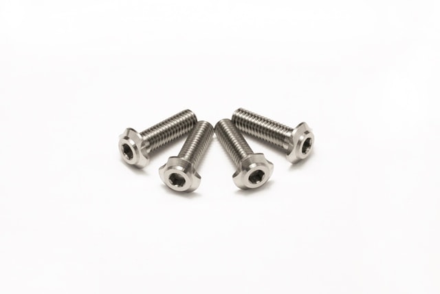 チタン切削ロープロヘッドヘックススクリューＭ3×10 (4pcs)  64 titanium machined low profile head screw M3 x 10 (4pcs)